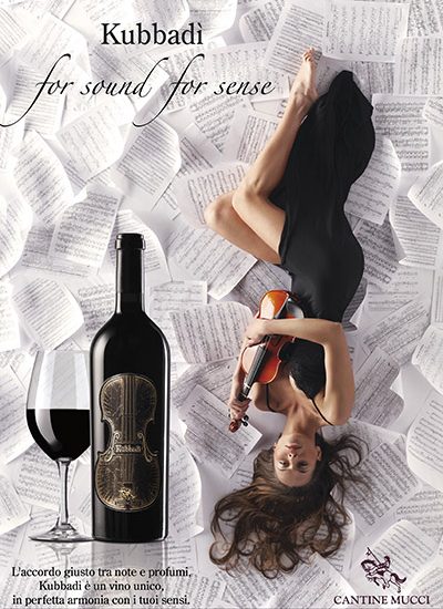 Campagna Vino Kubbadi Fotografia pubblicitaria modella e violino